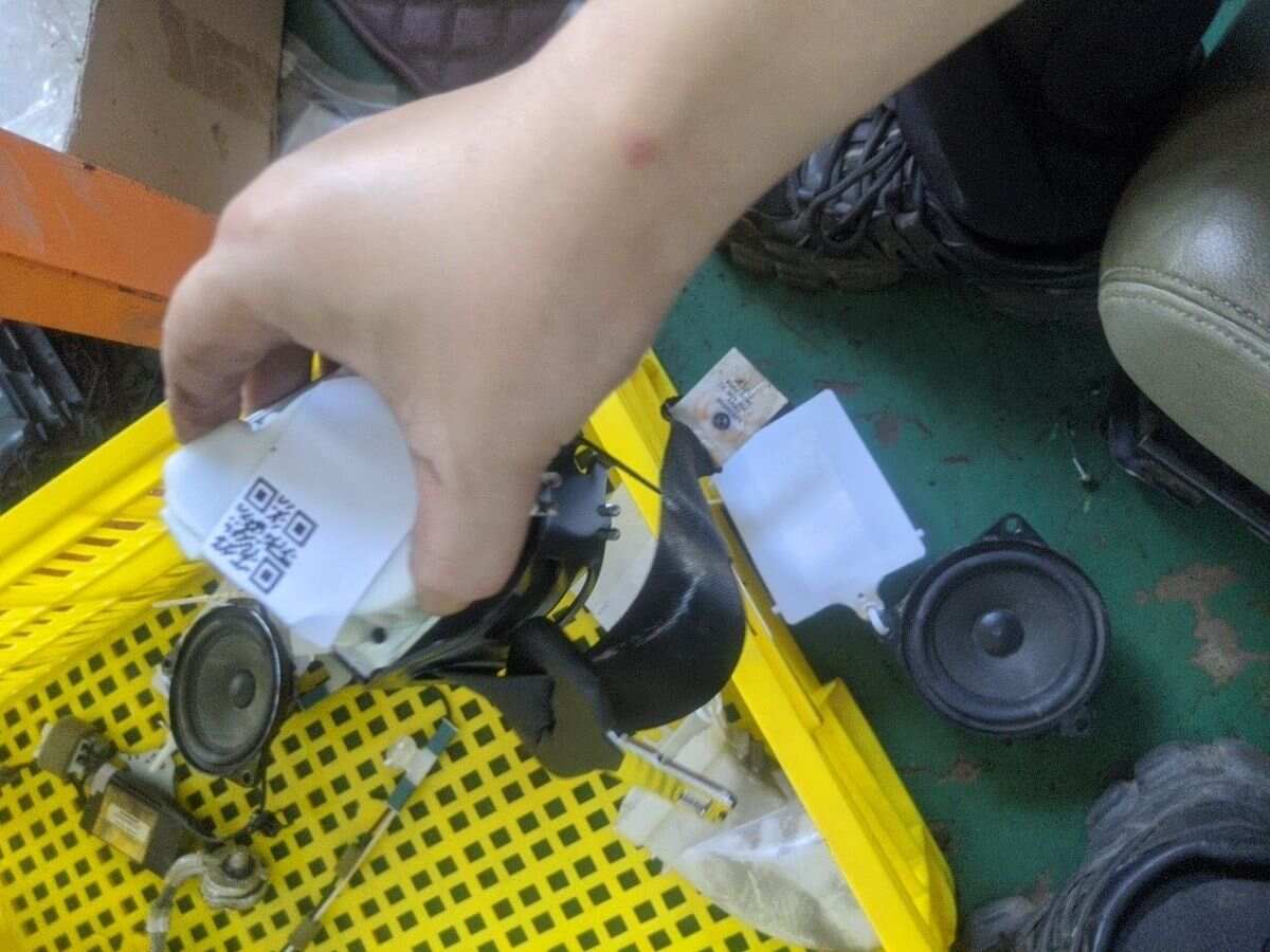72119163241 后座椅中央安全带