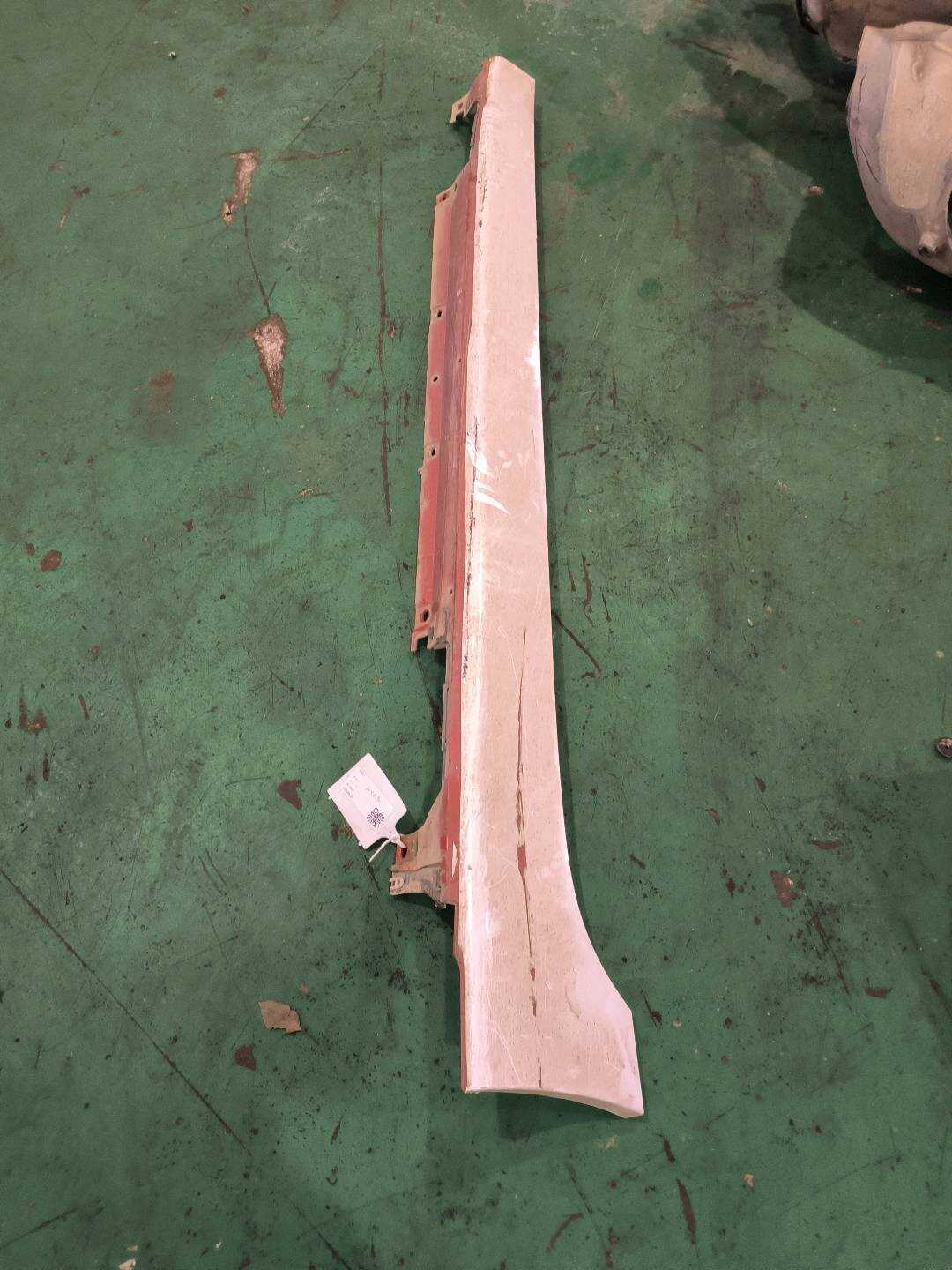 51777393793 底大边(左)