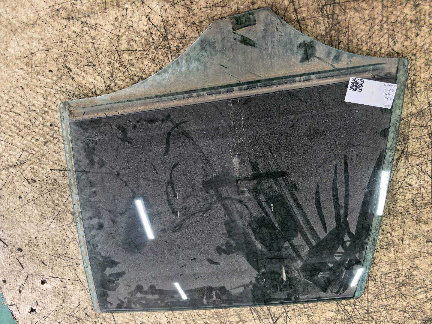 A1647350100 后门玻璃（左）
