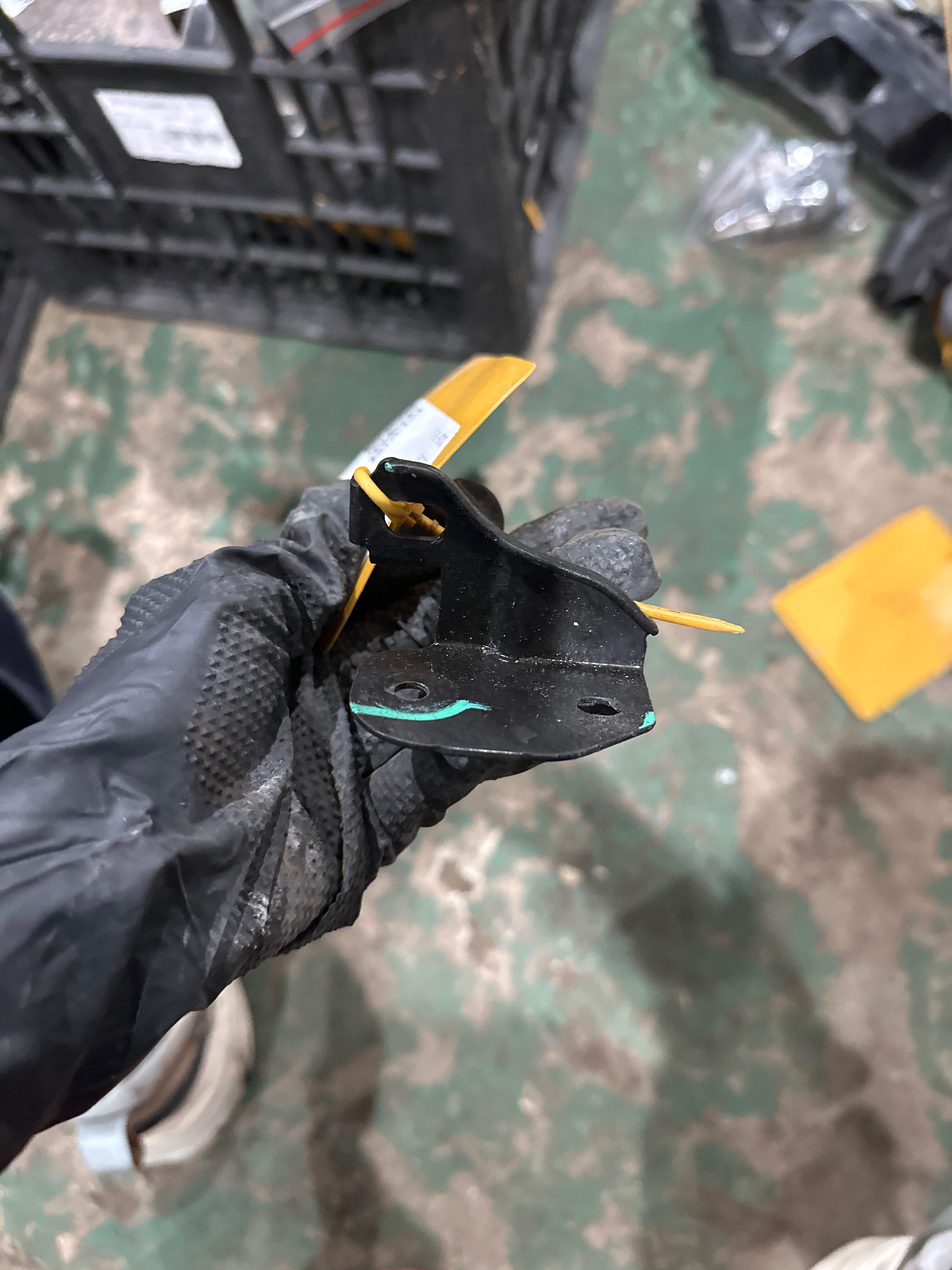 4F1819474 Bracket