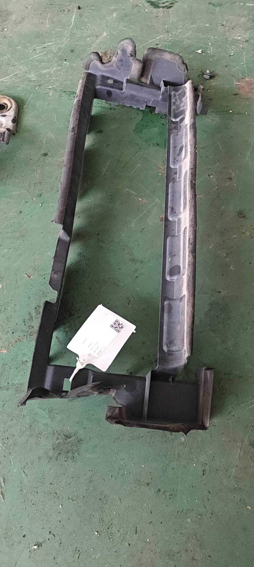 LR048135 Intercooler Shroud
