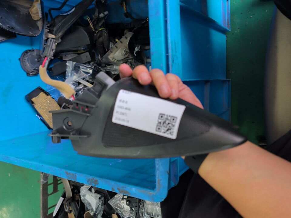 L18G837973A9B9 倒车镜三角饰板(左内)