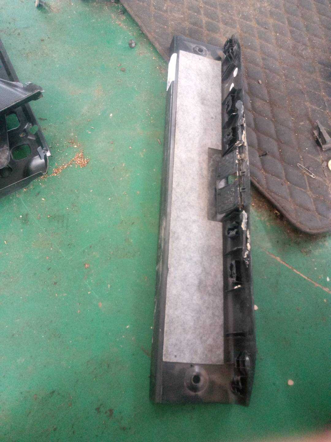 A22169002009051 行李箱饰板(后)