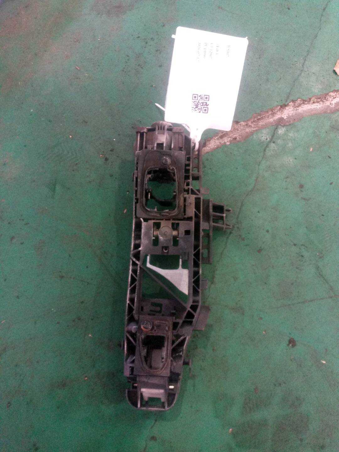A0997601700 后门外拉手固定框(左)