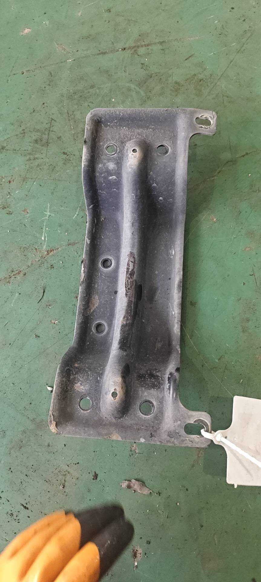 LR007169 Driveshaft Bracket, Rear