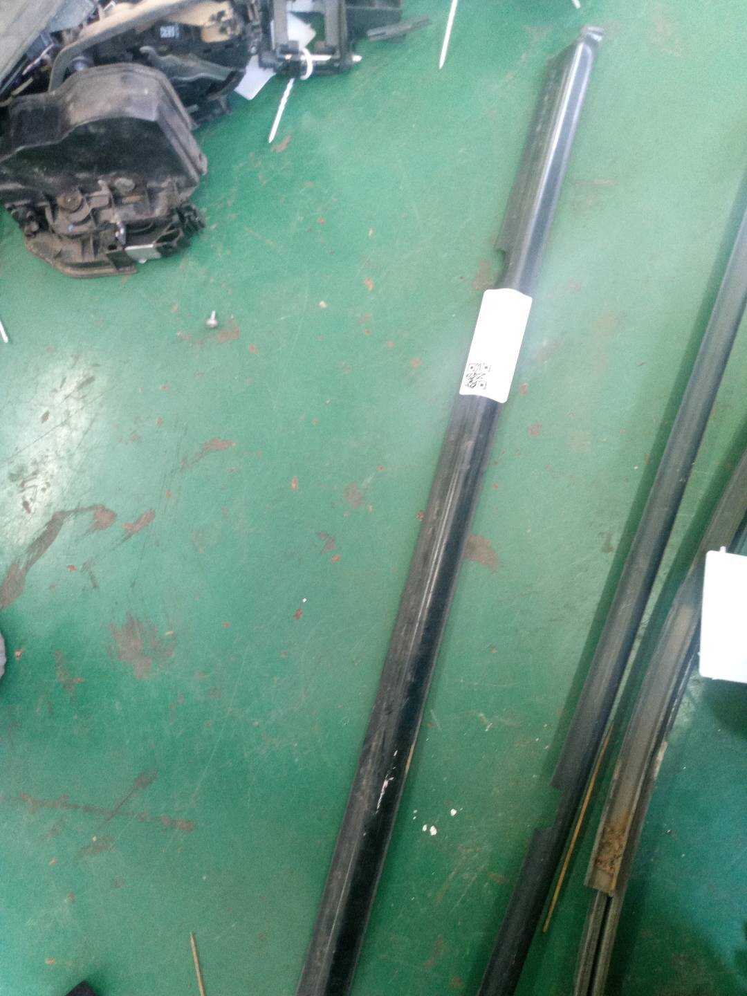 330839477A 后门玻璃压条(左外)