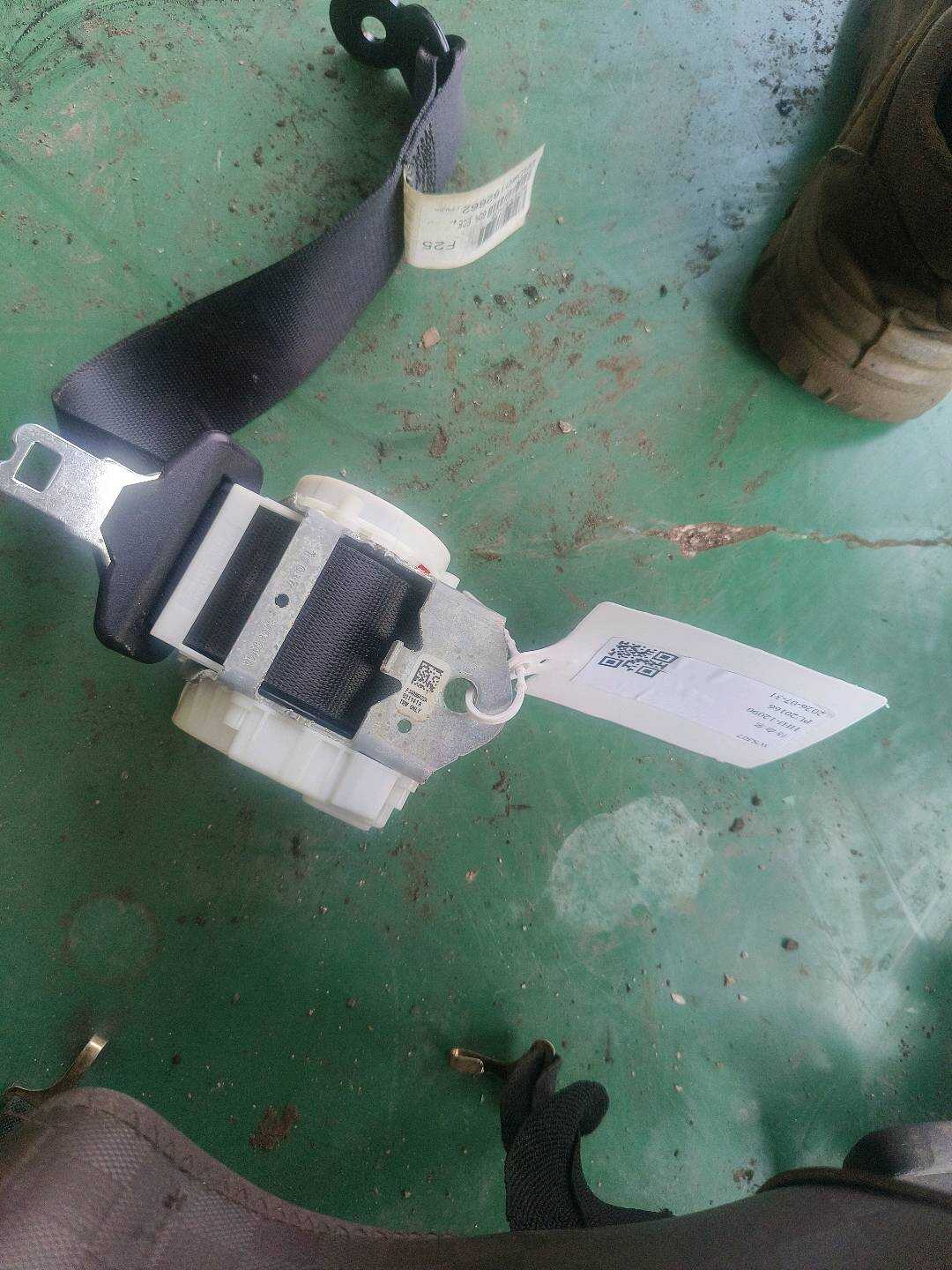 72117255763 后座椅中央安全带