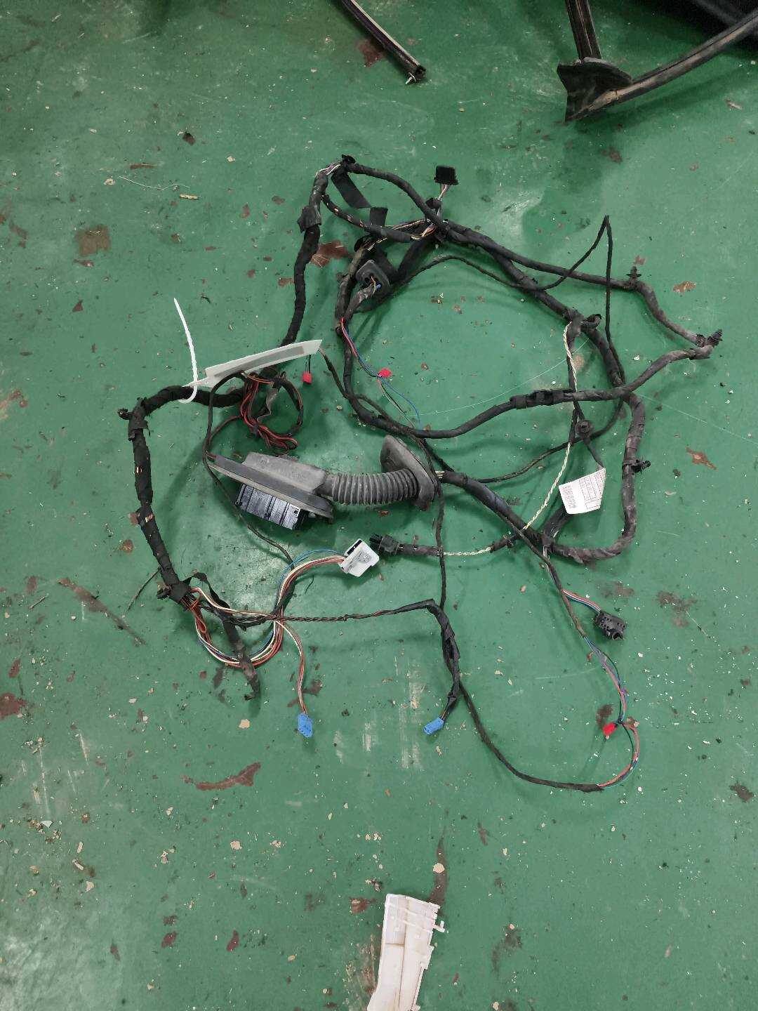 61129282069 Front Door Wiring Harness, Left