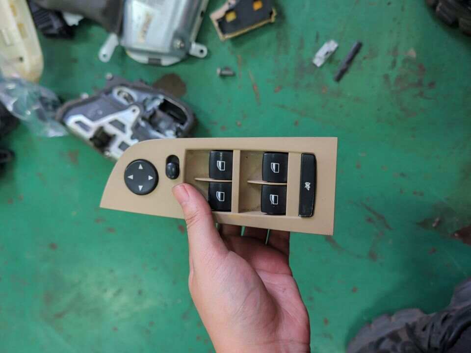 61319217330 Front Door Window Switch, Left