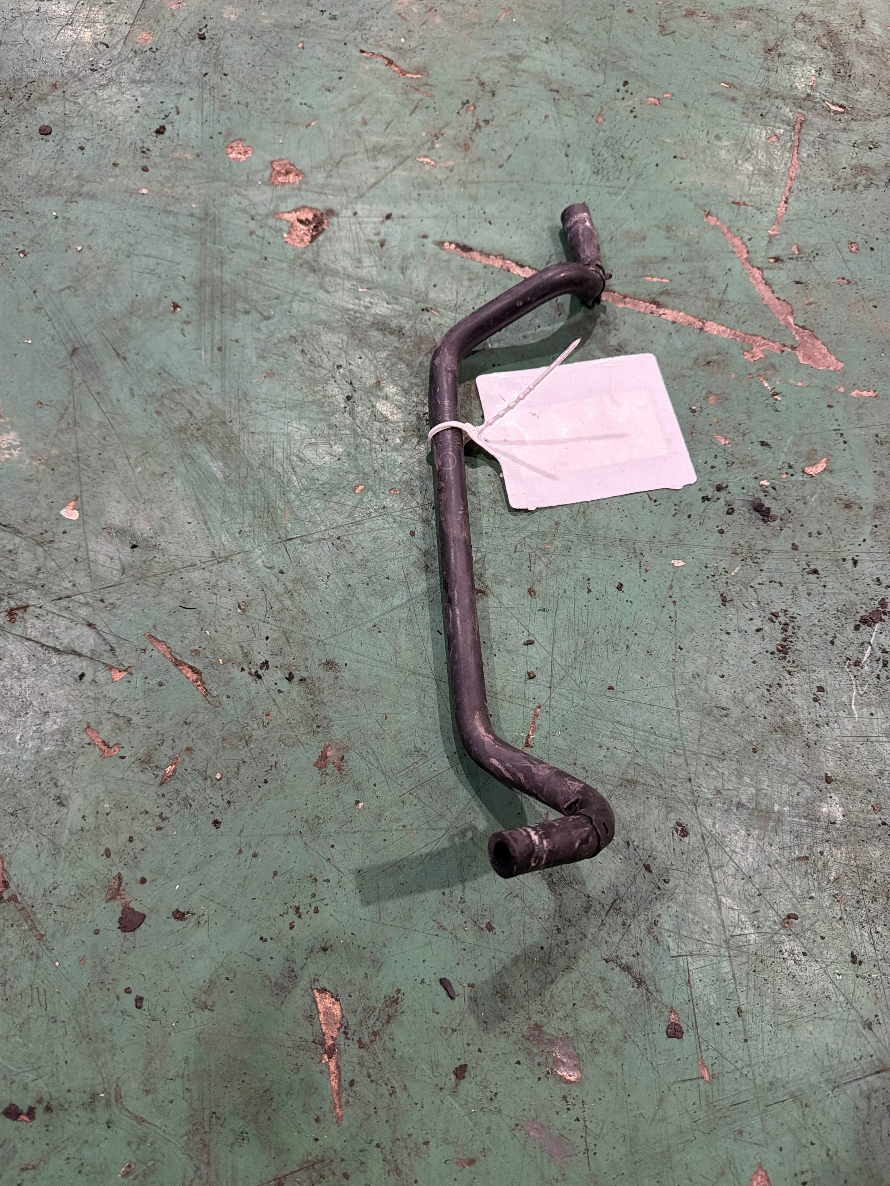 4F0121107AH 水箱补水壶连接水管