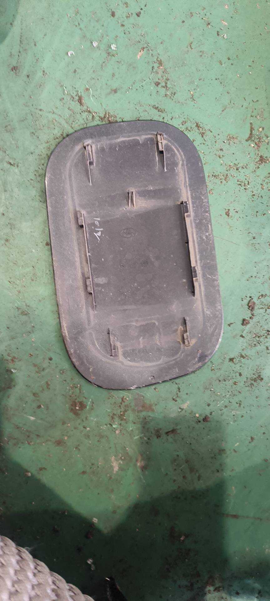 84211946 燃油箱加油盖(外)