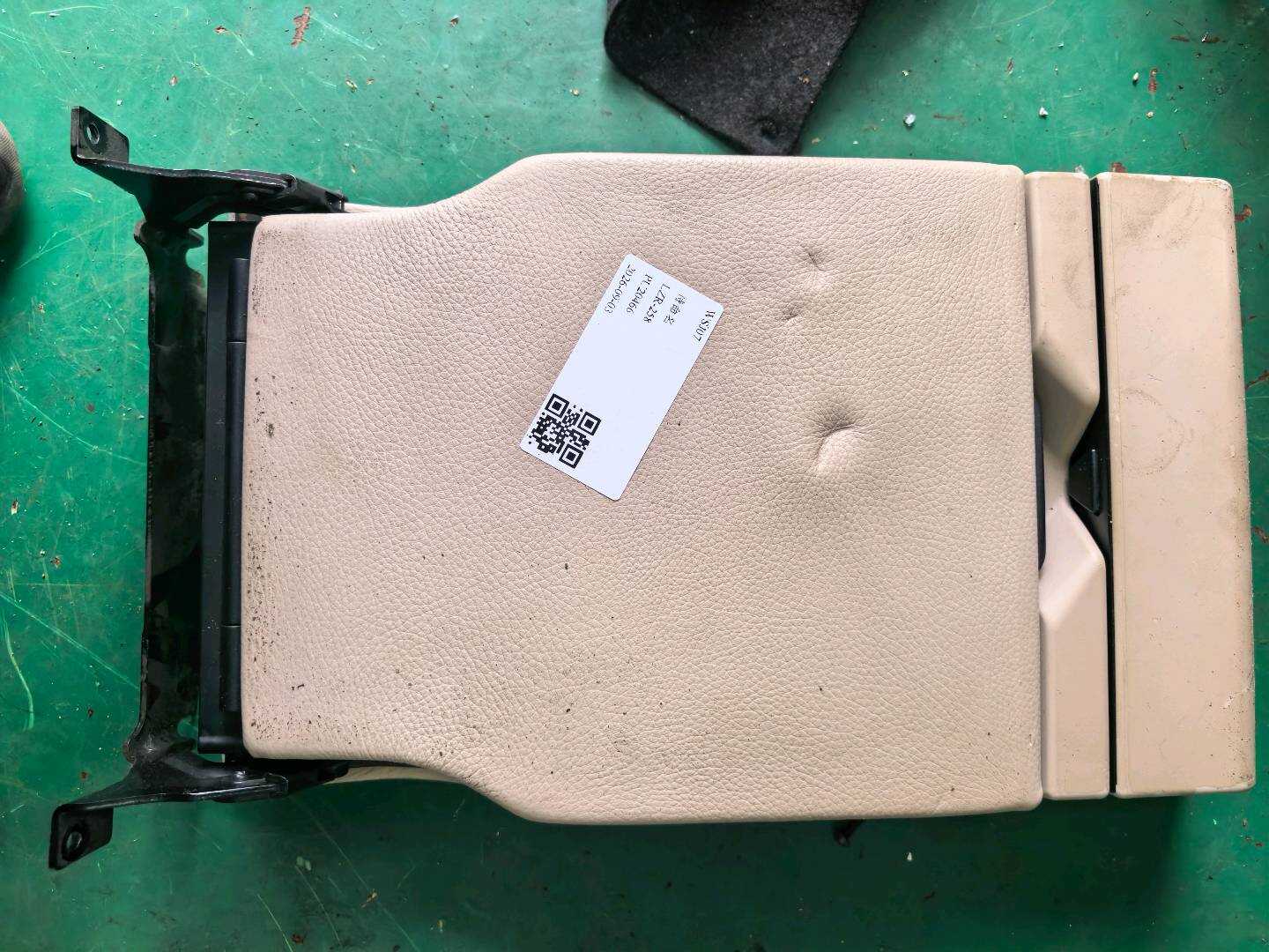 52202452950 后排座椅中央扶手箱