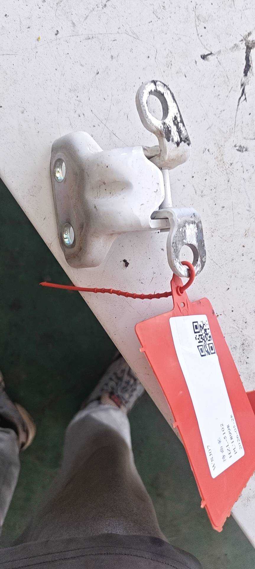 6600005361 左前车门下铰链总成
