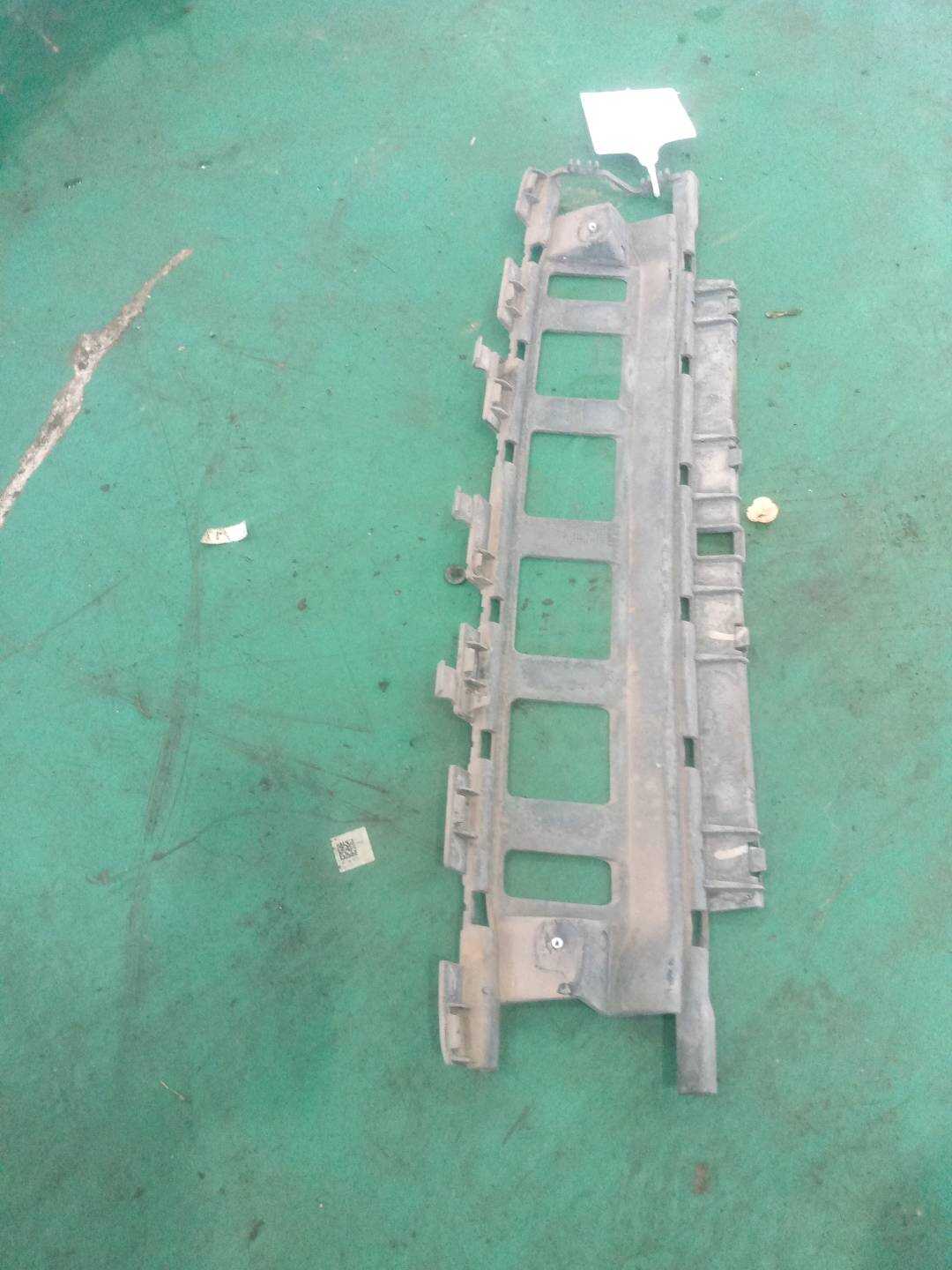 A2058858200 后保险杠支架(下)