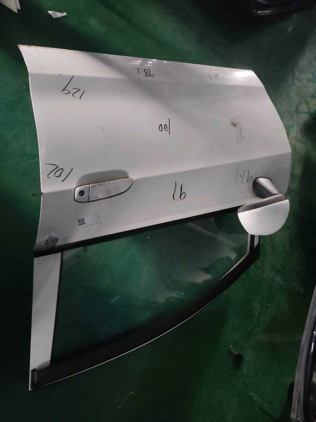 90767731 前门壳（左）