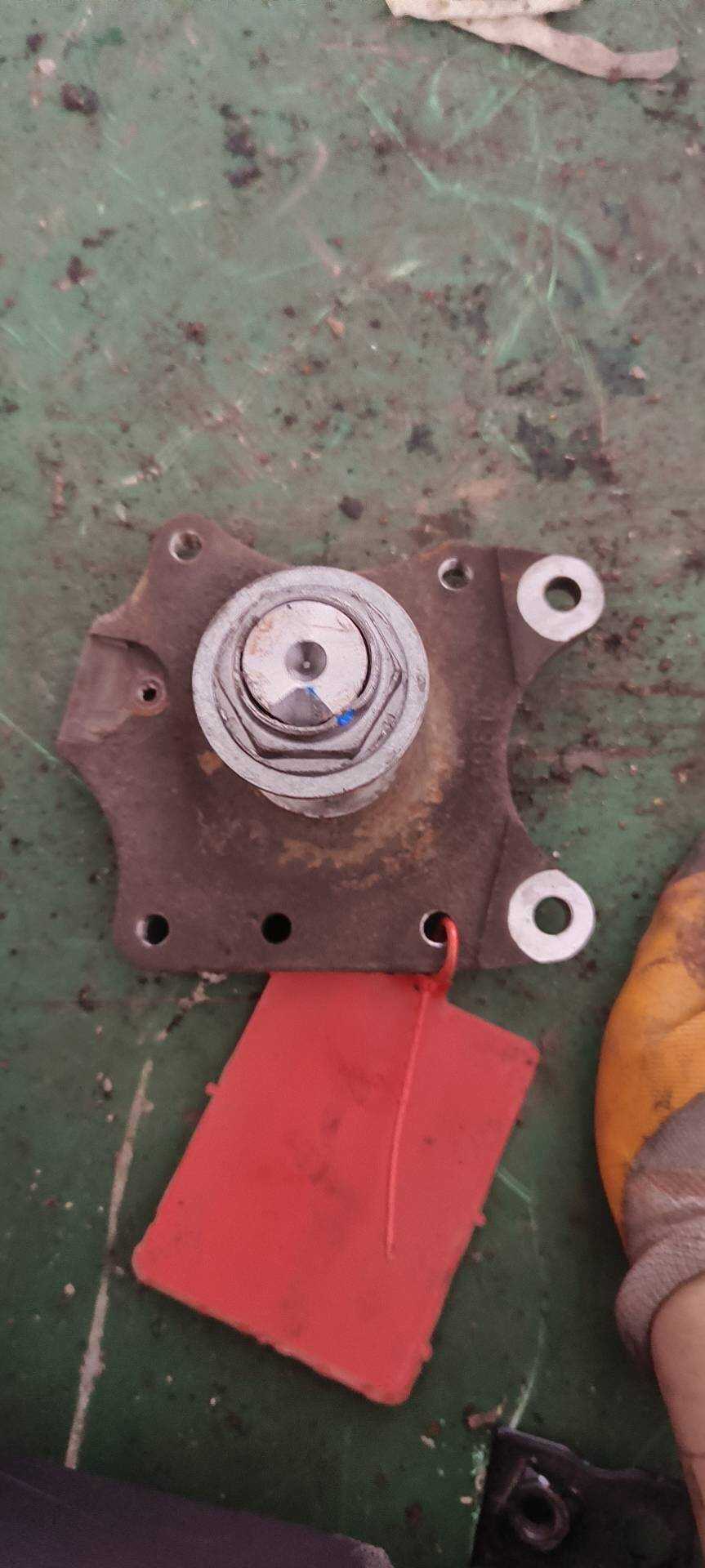 9800632280 Rear Axle Hub, Left