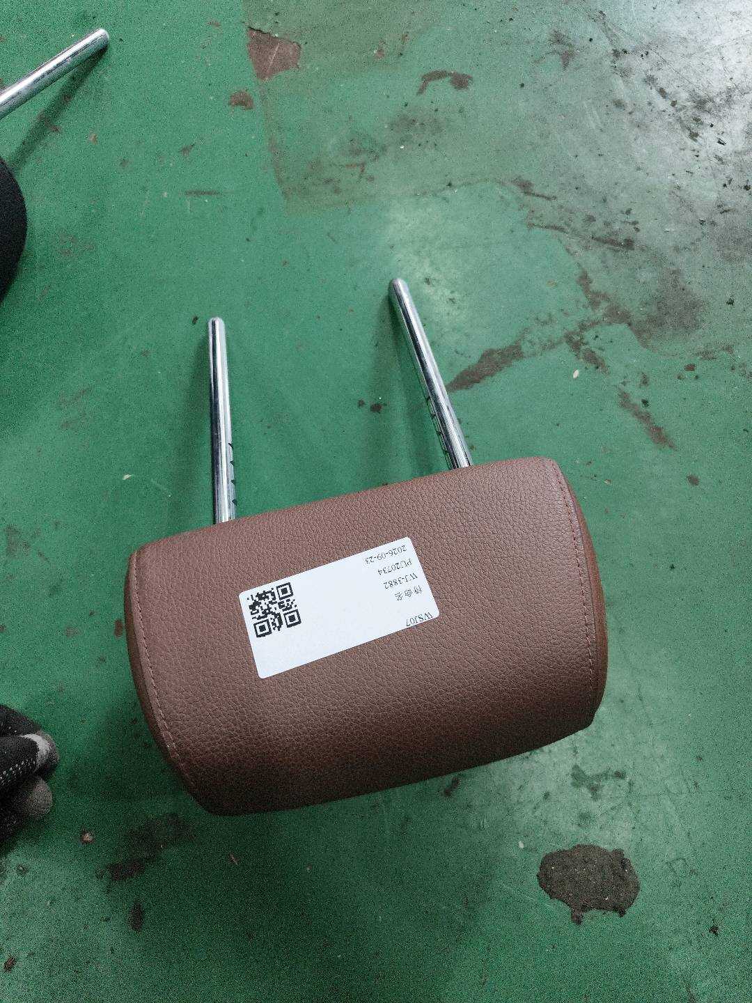 52207236086 后座椅头枕