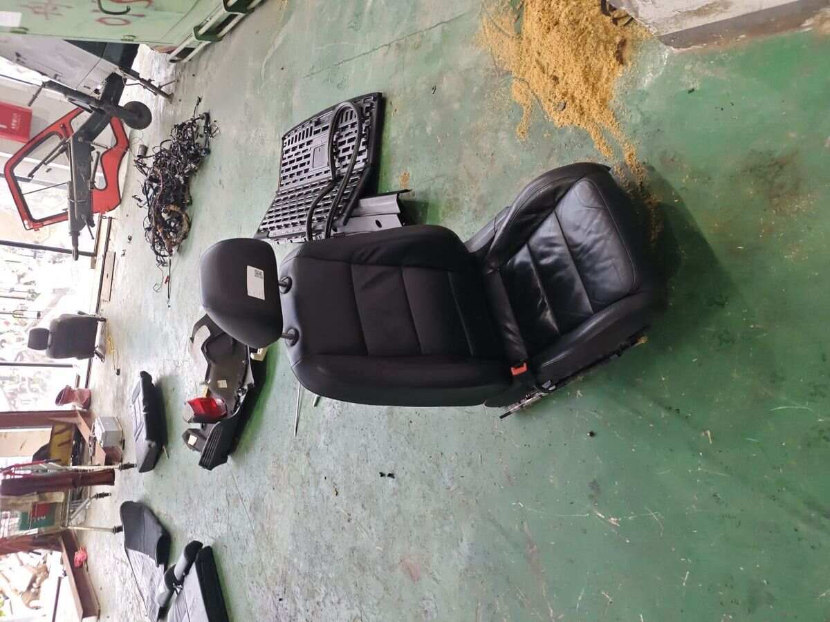 1K5881775AL Driver Seat Assembly