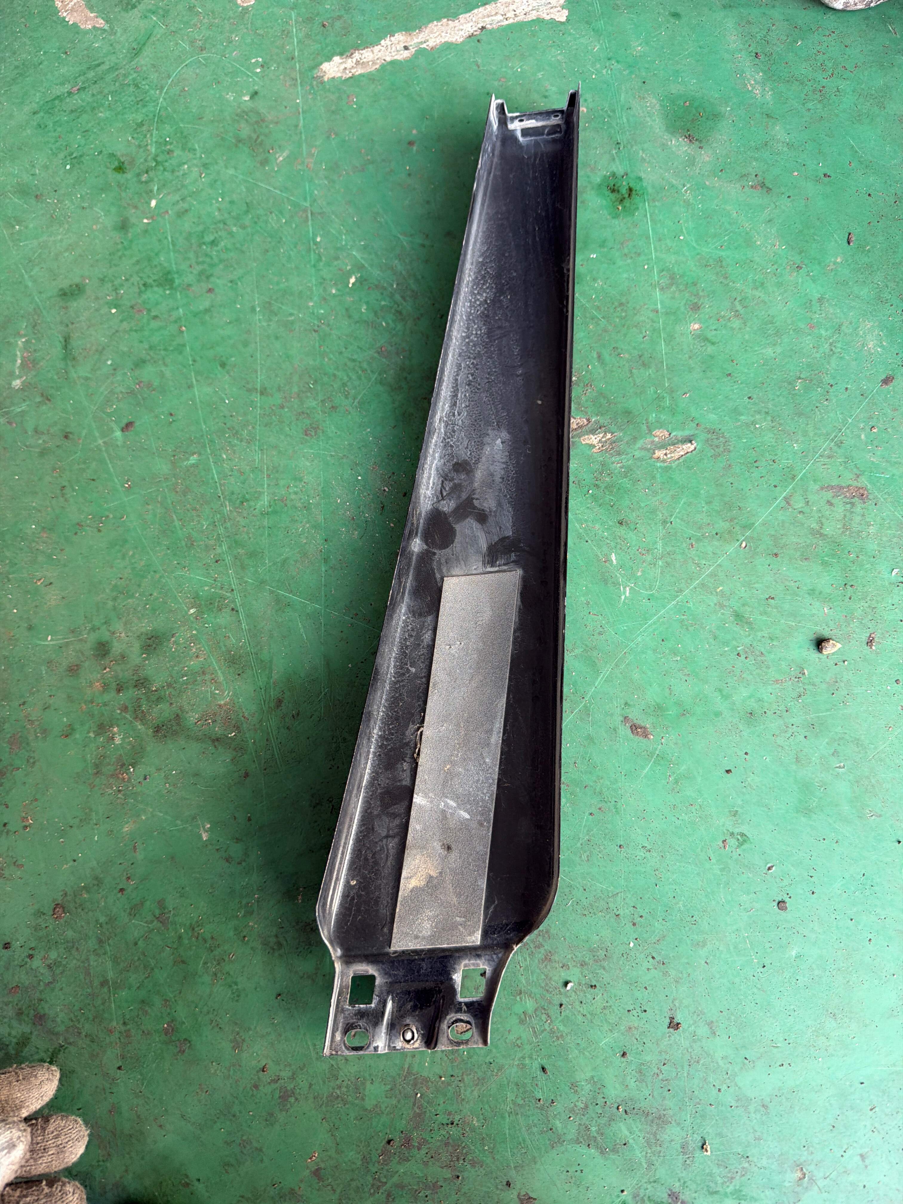 8E0853290D Front Door Window Frame Outer Trim, Rear Right