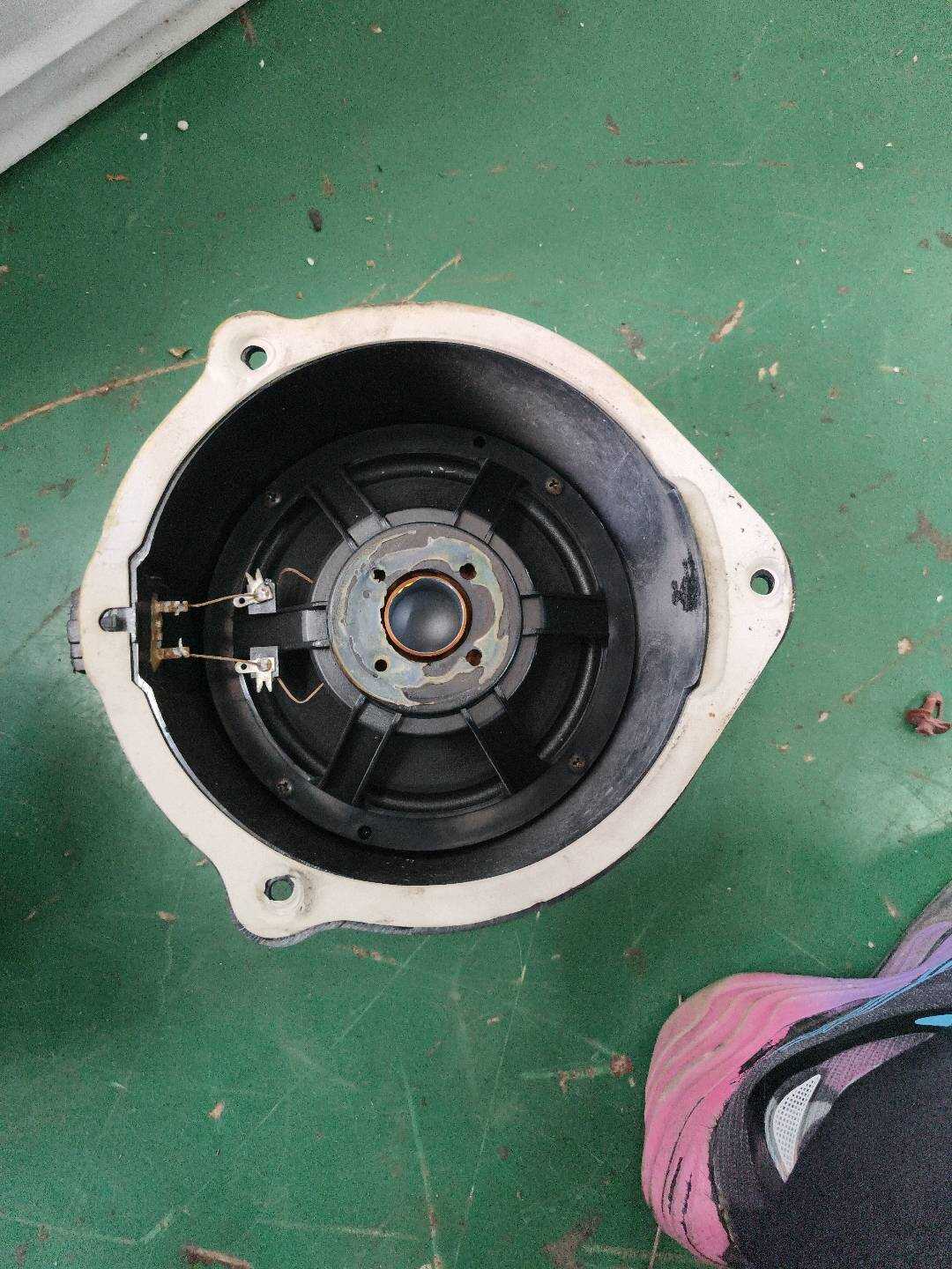 4F0035415 后门低音扬声器(右)