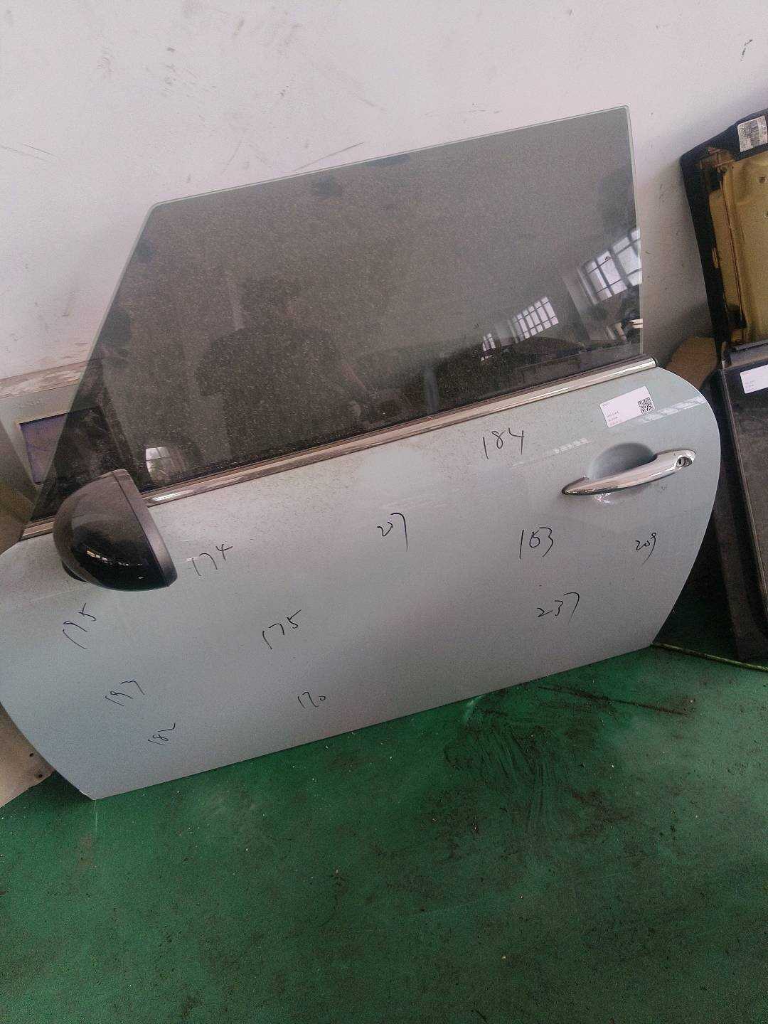 41002755935 前门壳(左)