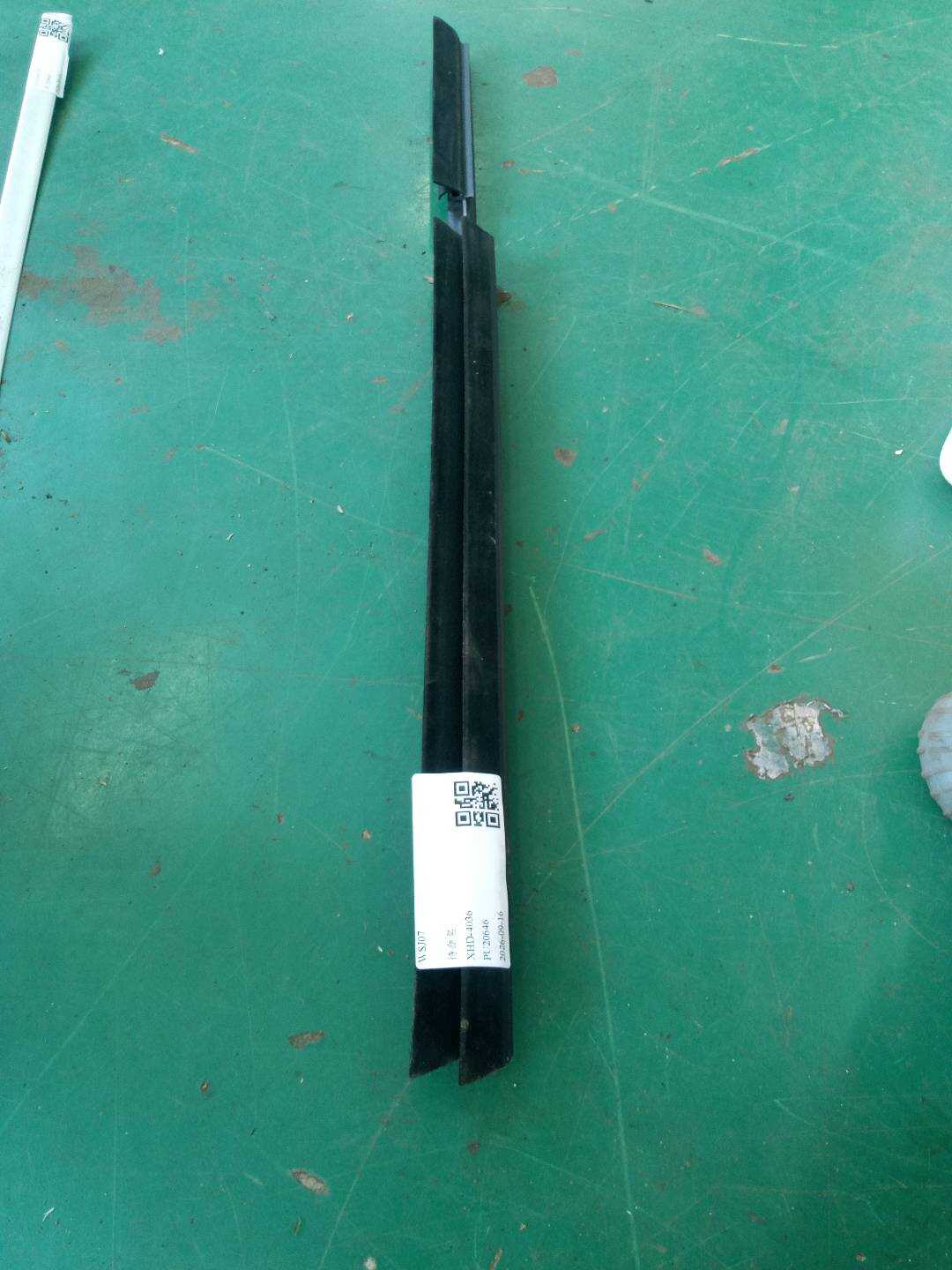 51357410037 后门玻璃压条(左外)