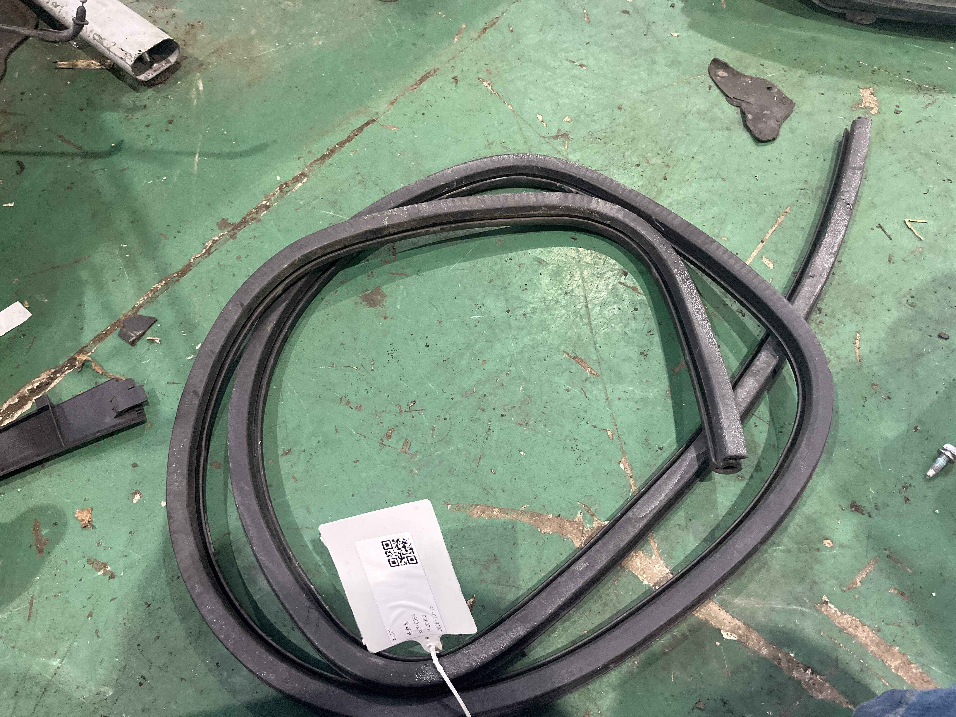 1K9867913A Rear Door Body Seal Strip, Left