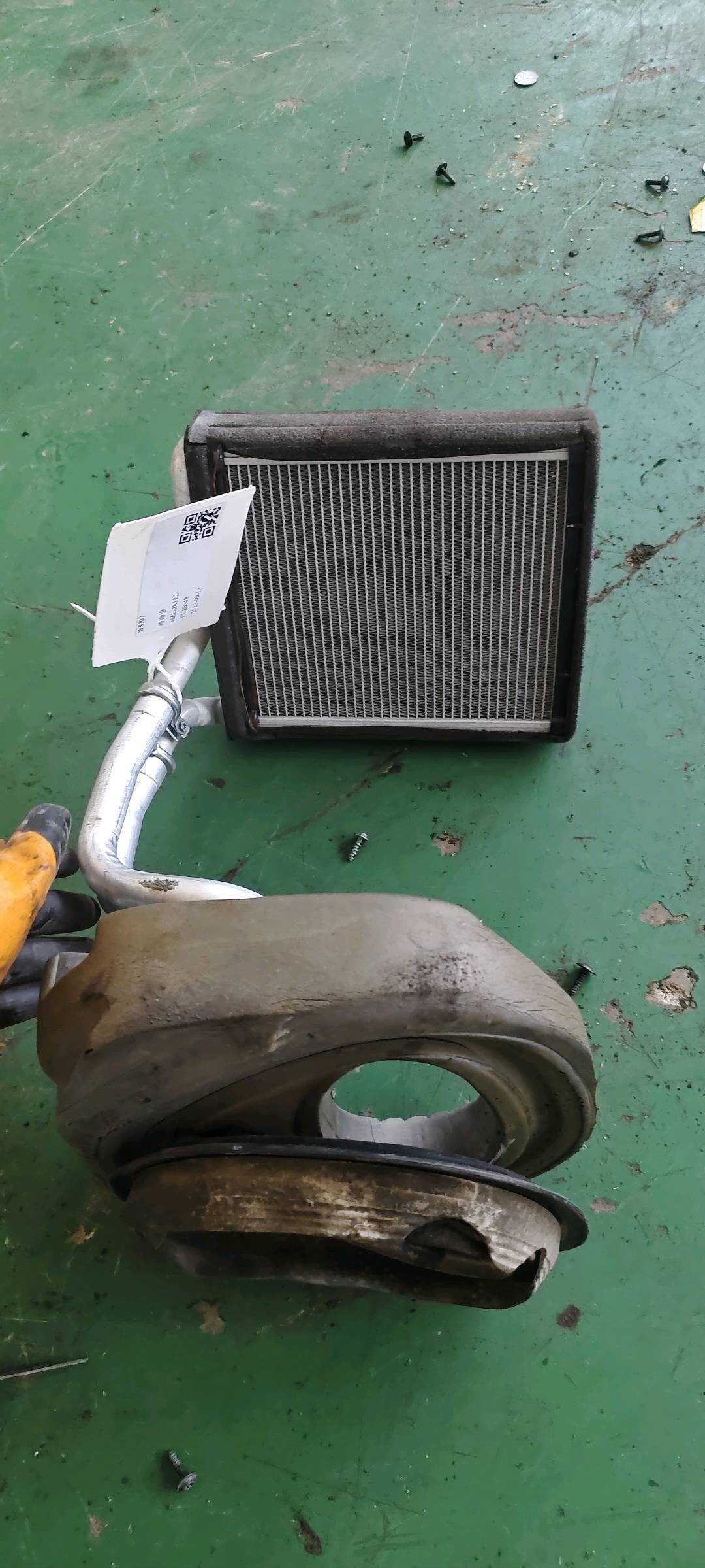 L3AD819031 暖风散热器