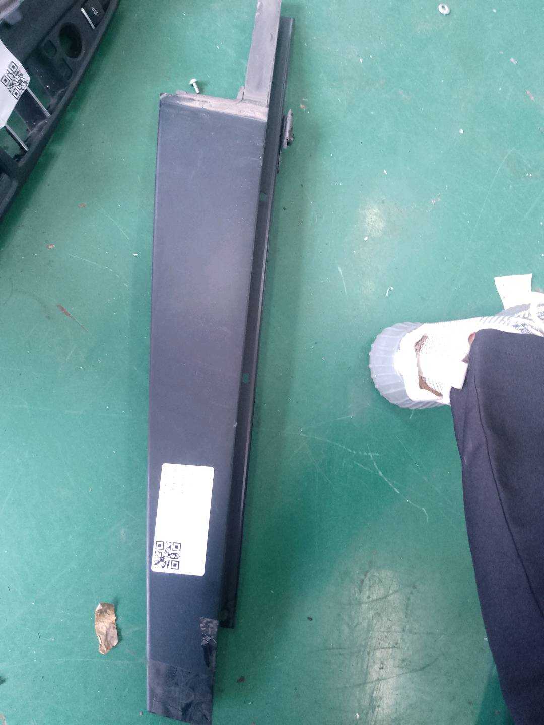51227289652 后门窗框外饰板(右前)