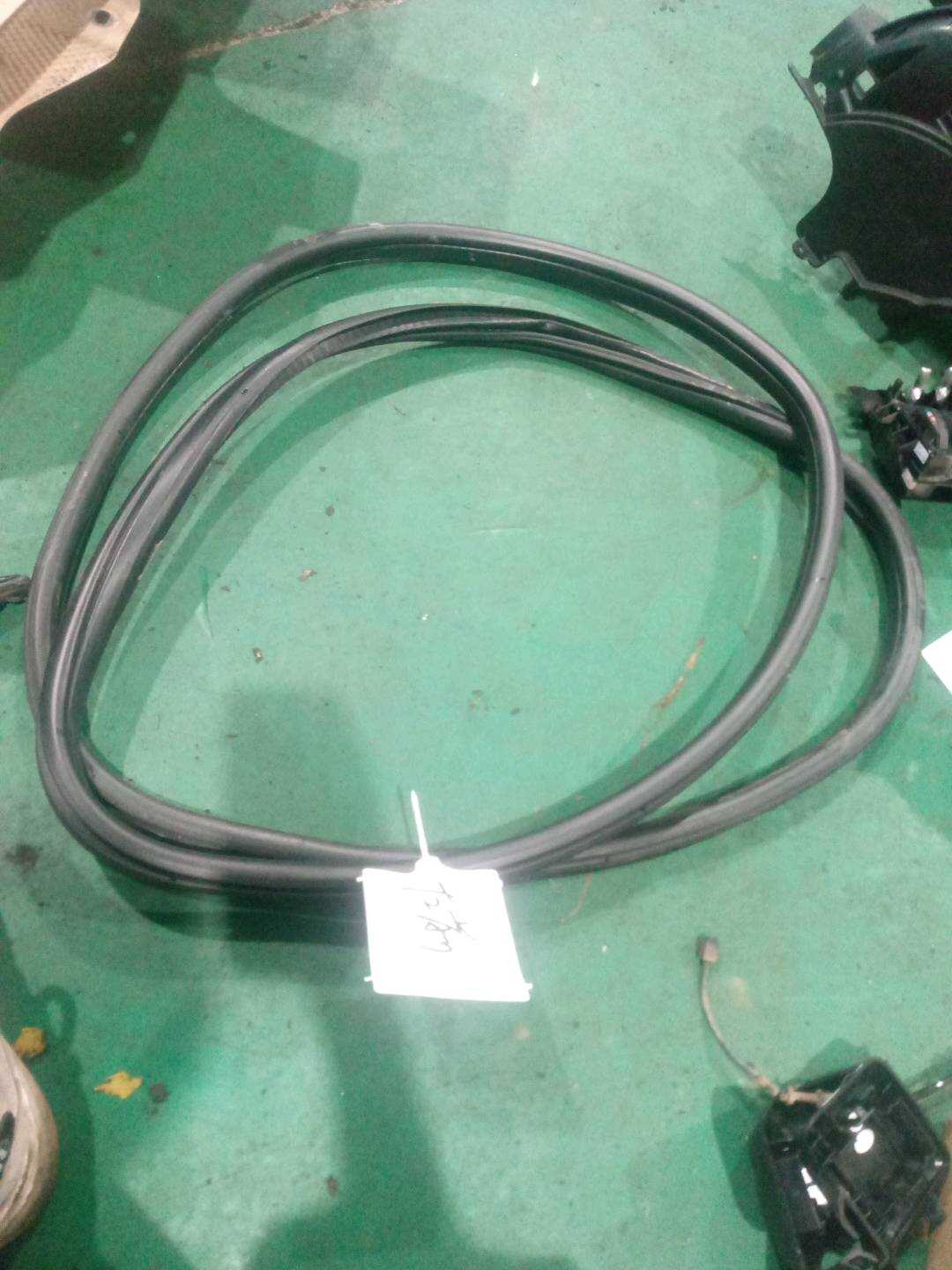 51767298831 前门车门密封胶条(左前)