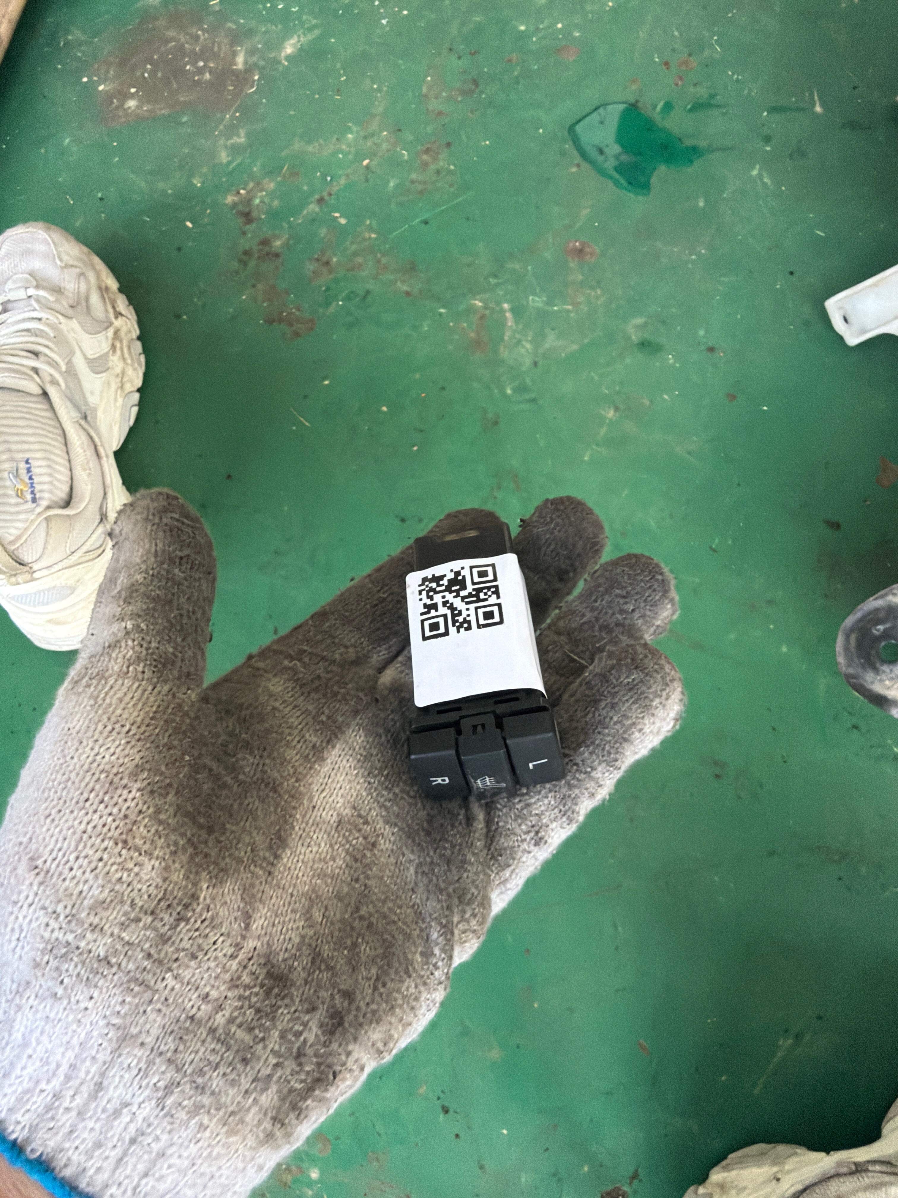 847510R010 驾驶员座椅加热开关