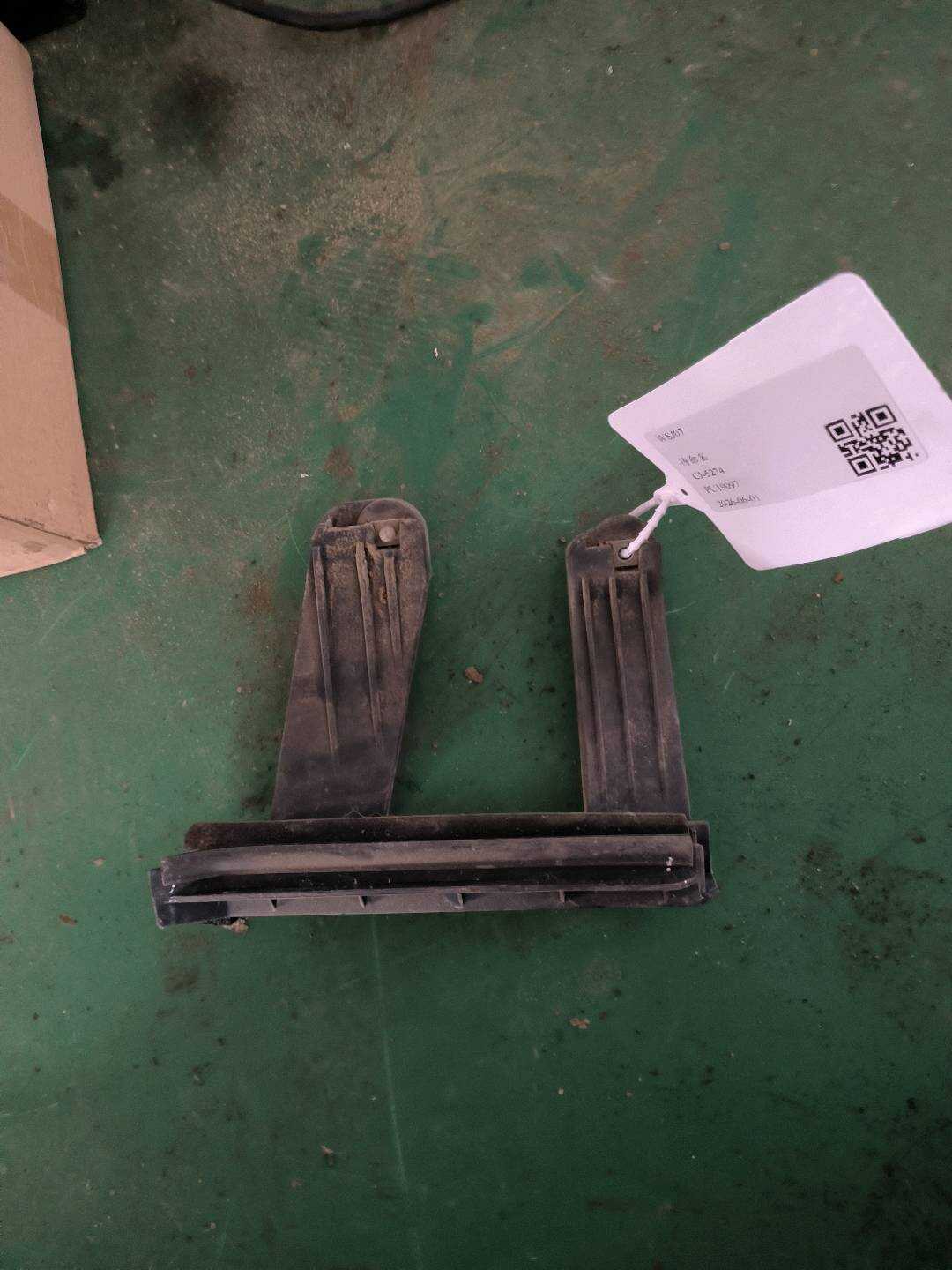 9676633580 后门玻璃导轨(左前)