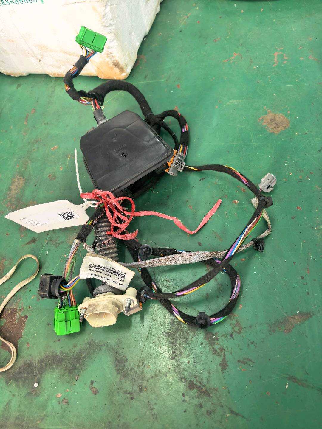 30762158 Front Door Wiring Harness, Left