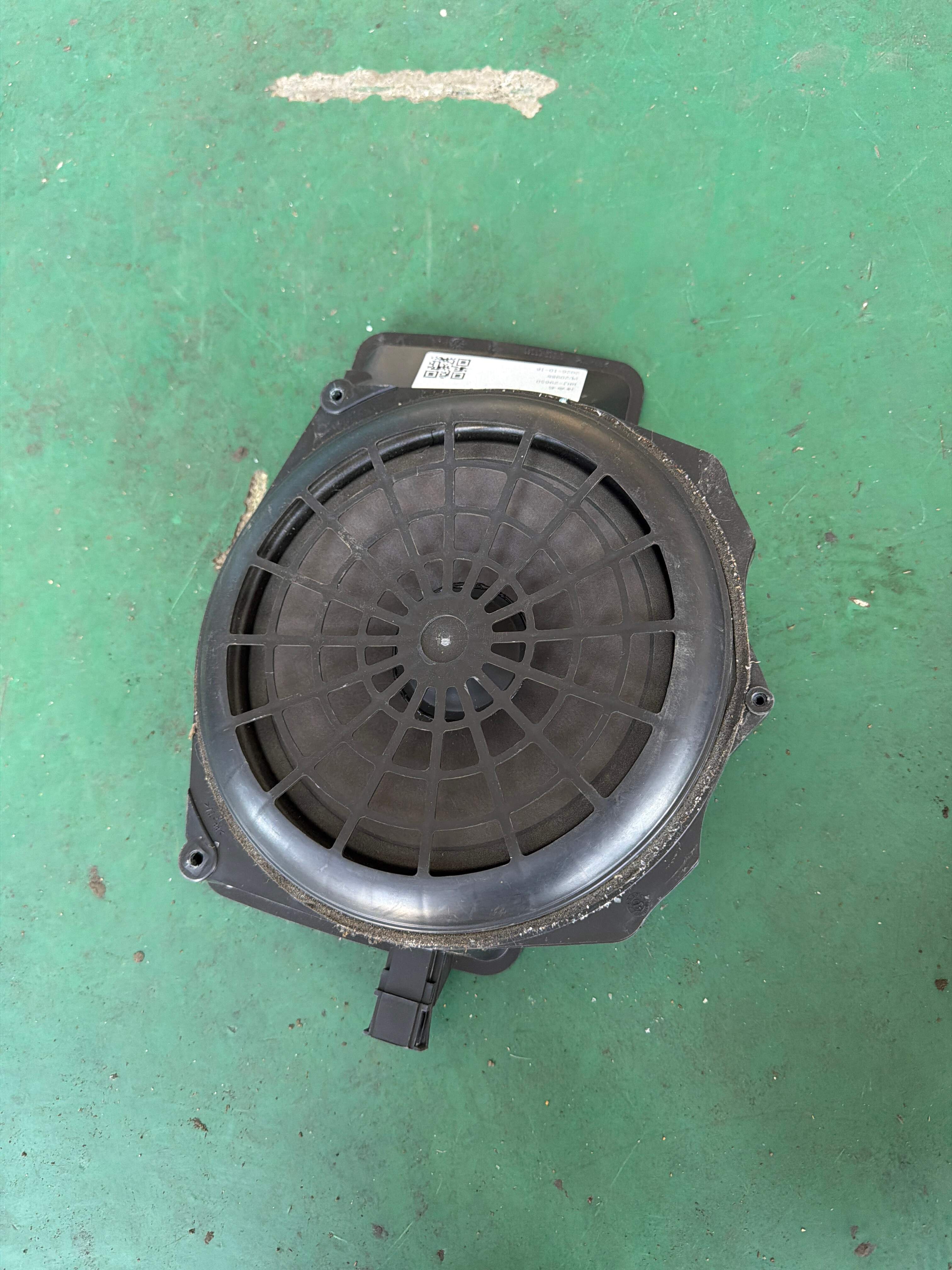 8E5035412D 后窗台饰板扬声器(中)