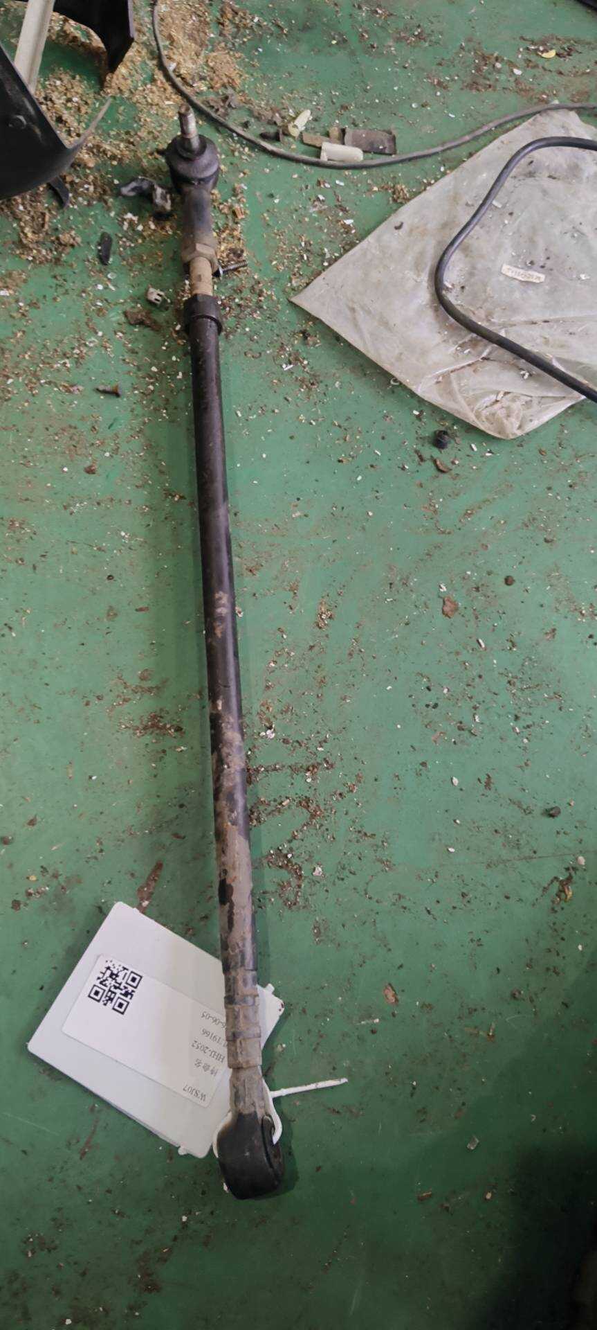 331827550C 尾盖撑杆(右)