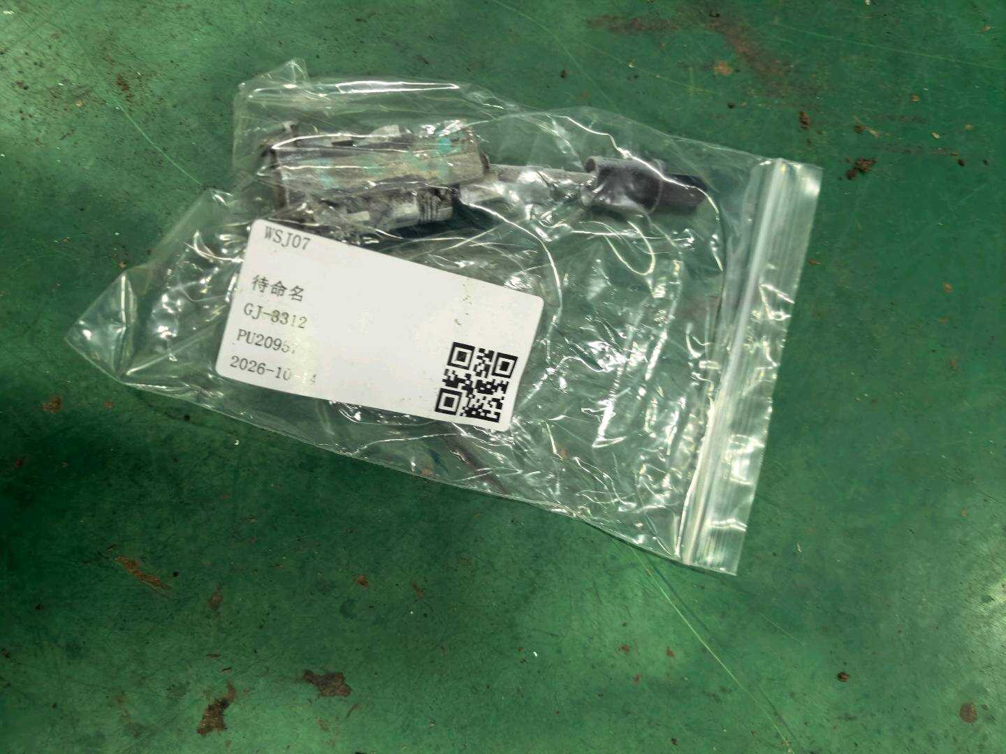 107837167BF 前门锁芯（左）