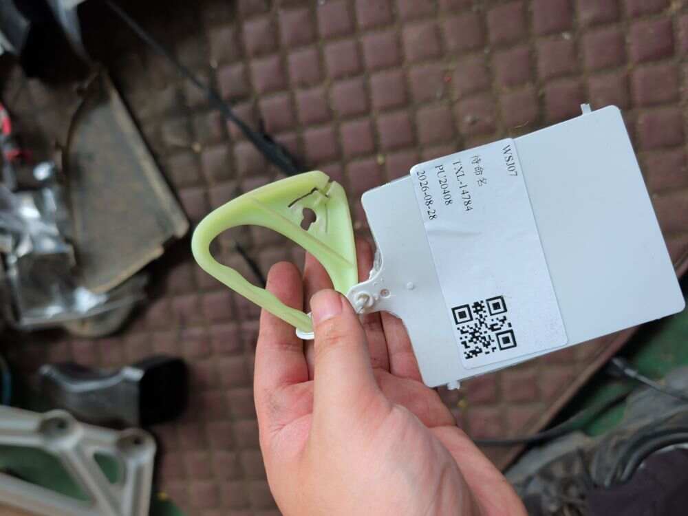 51247056414 尾盖开启手柄
