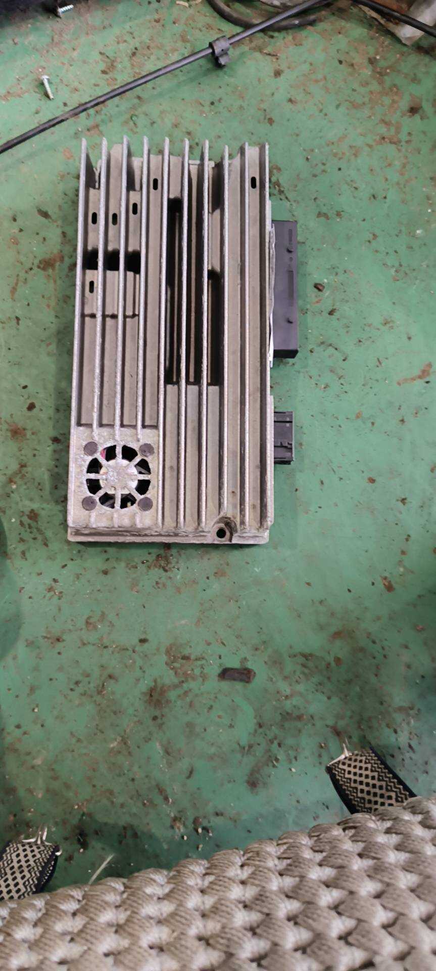 8R0035223F 扬声器放大器