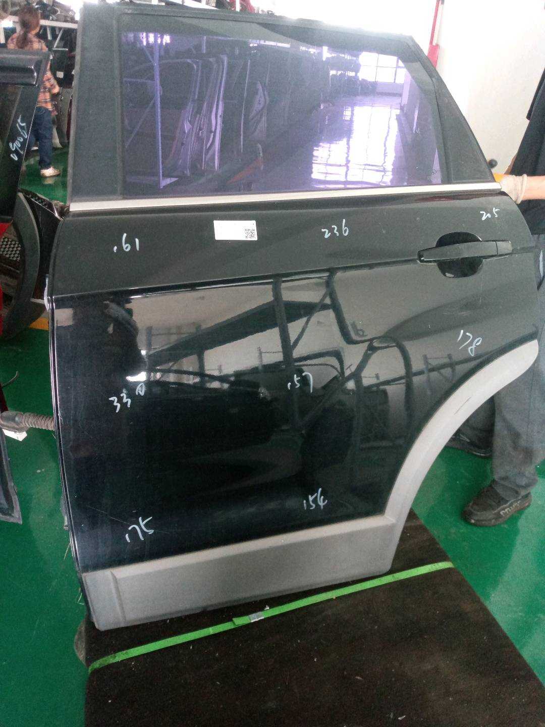 94543752 后门壳(左)