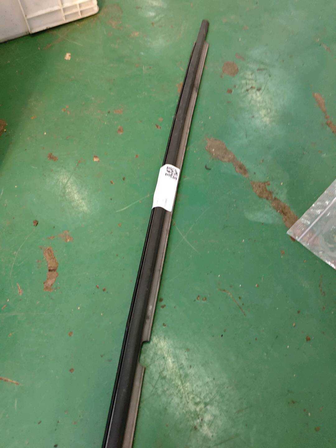 7574002150 后门玻璃压条（左外）