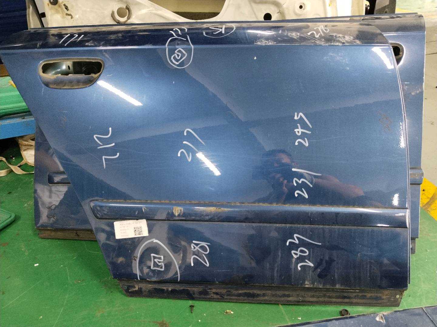 8E0833052J 后门壳(右)