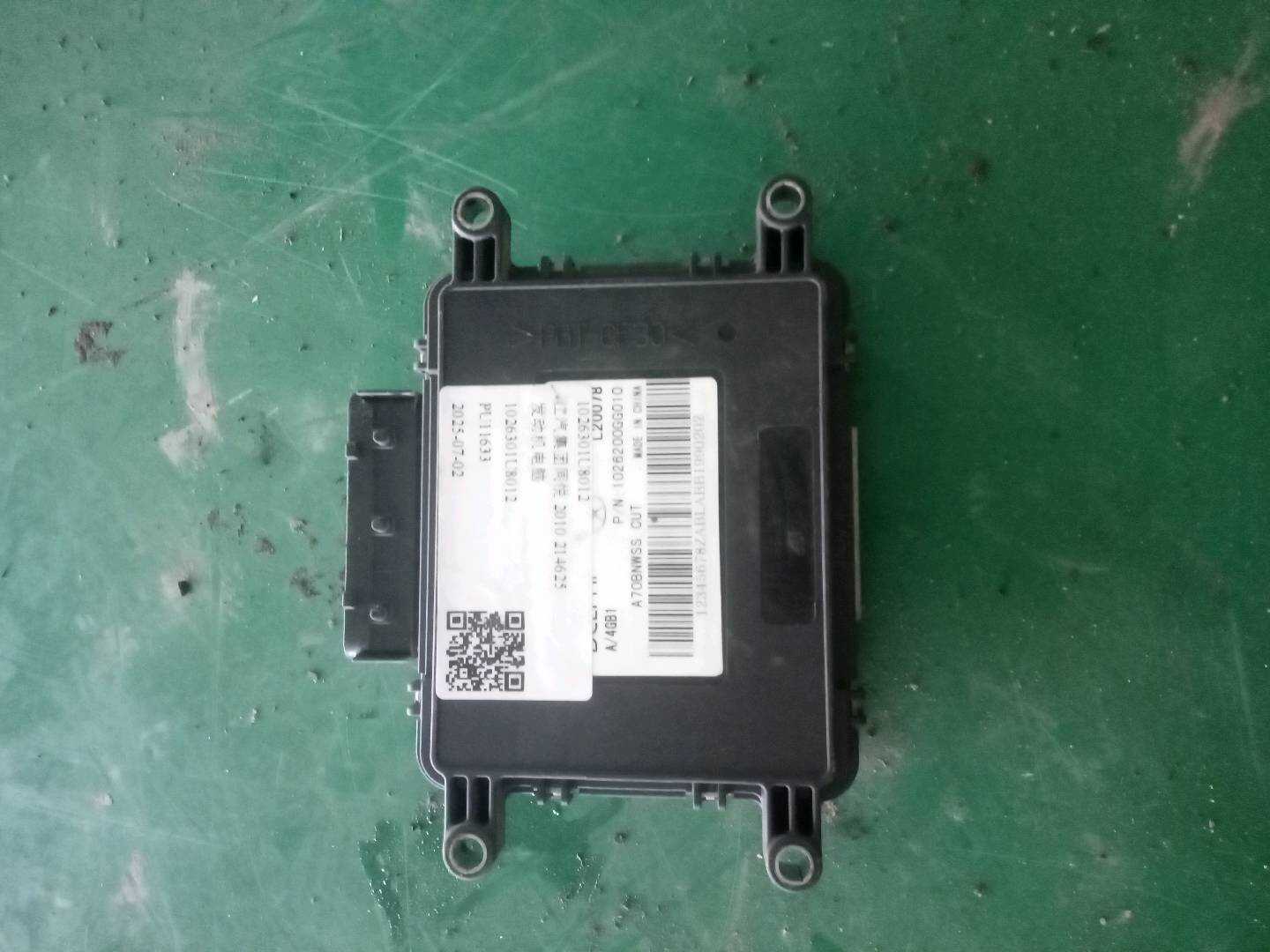 1026301U8012 发动机电脑