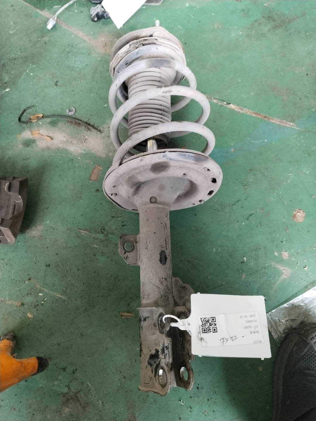 4851080323 前减震器芯（右）