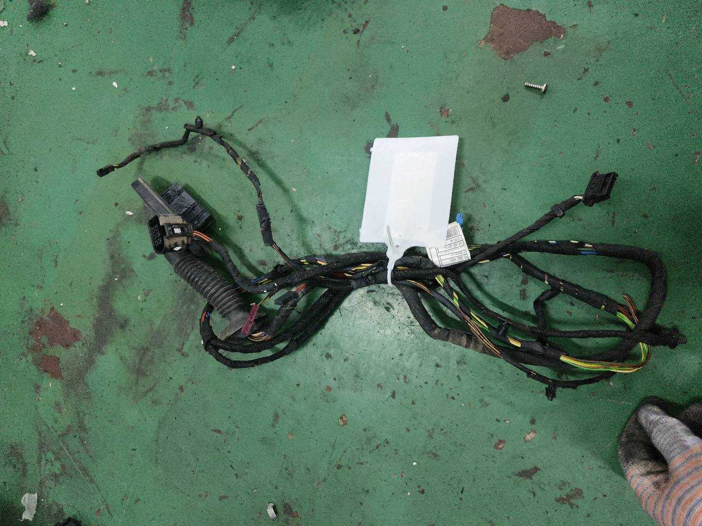 61129807760 后门线束(右)