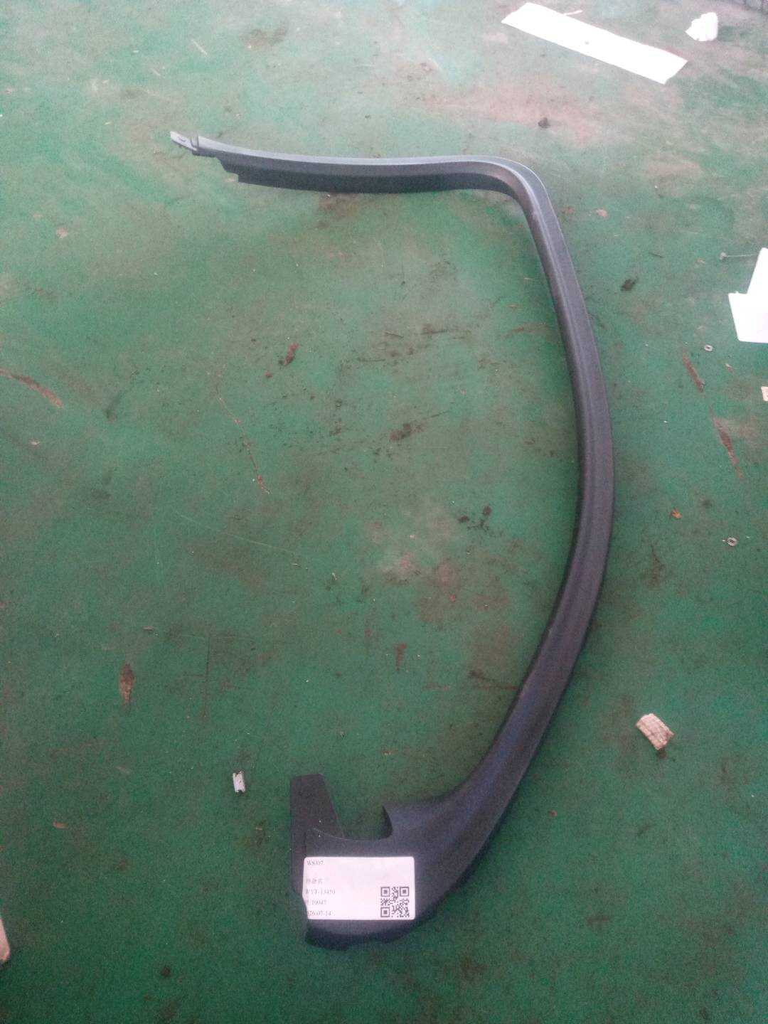 22870077 Rear Door Trim Panel Molding (Upper Right)