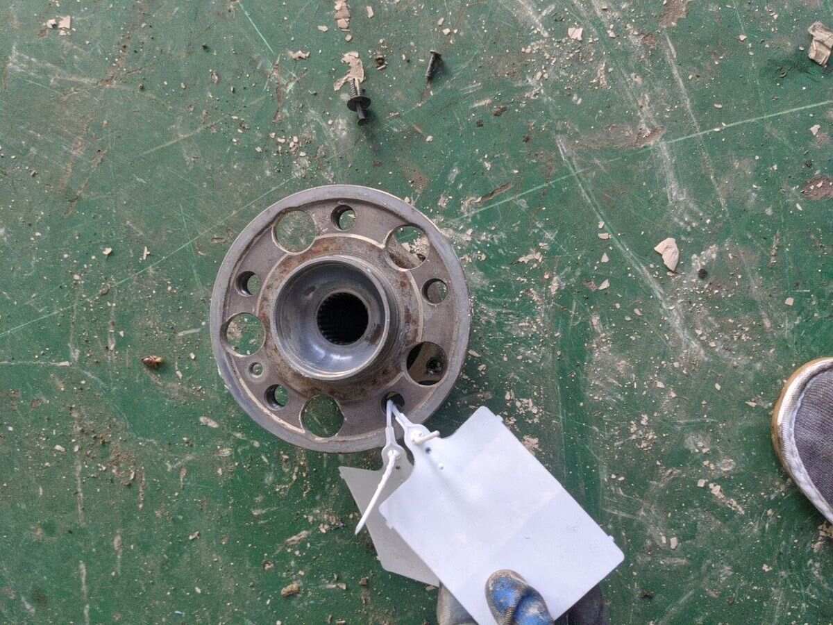 A2133570500 后轮轴头(右)