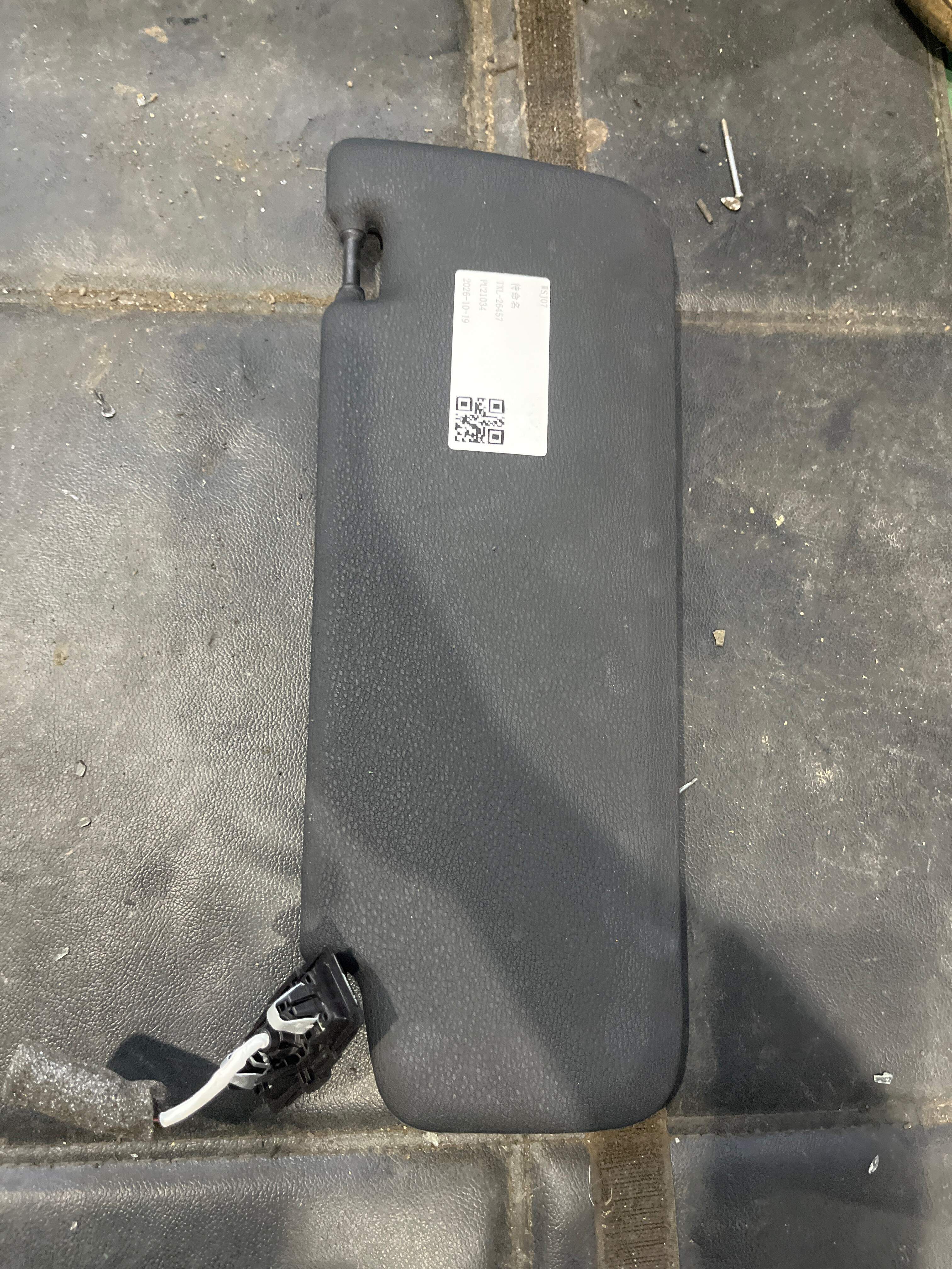 51168094238 Sun Visor, Right