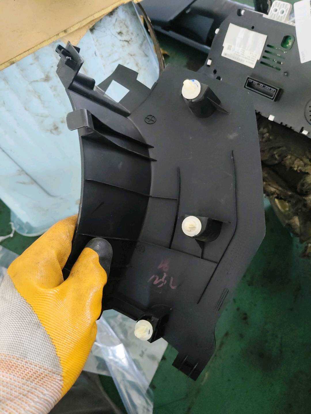B012690 左前支柱下护板