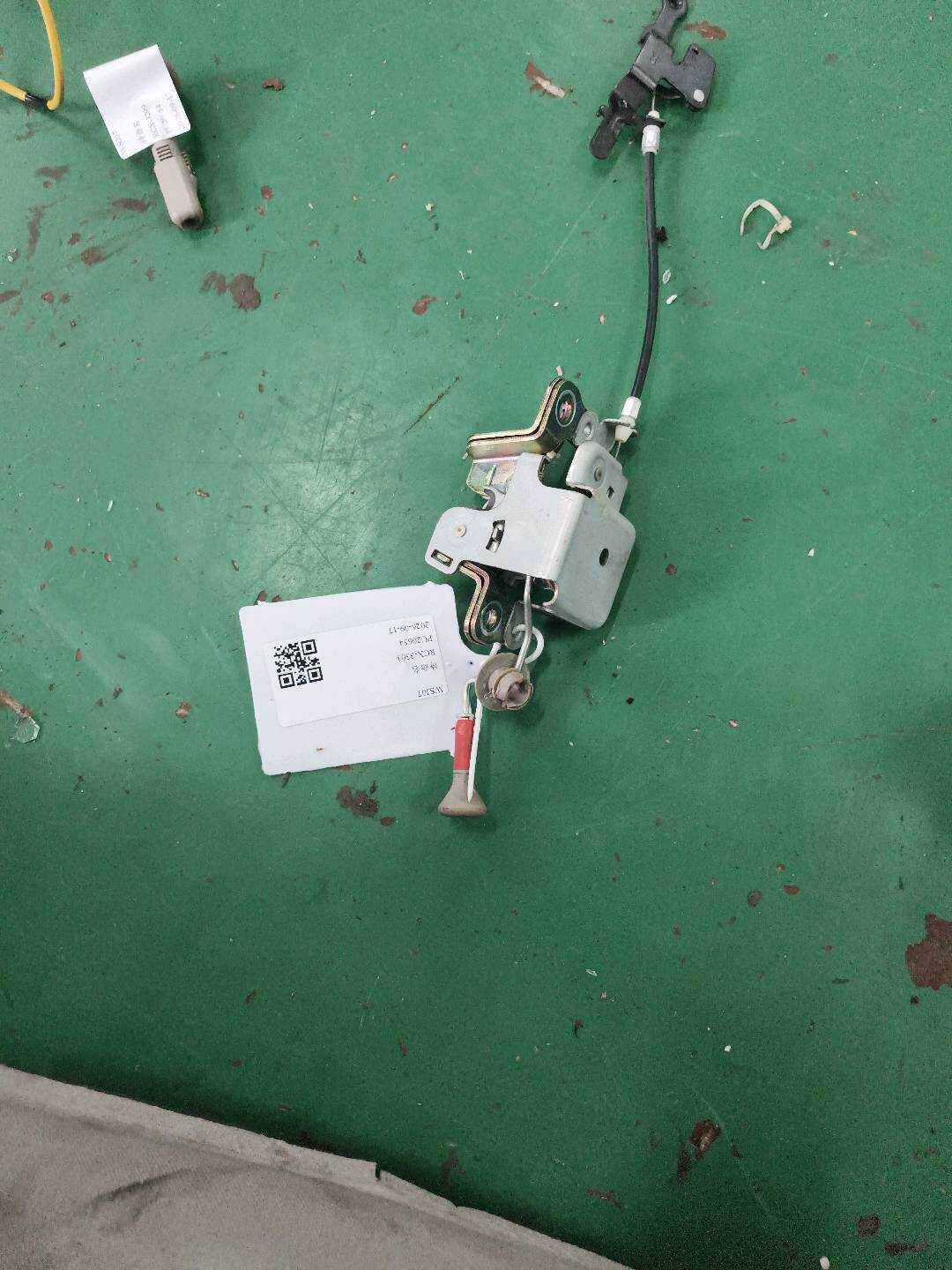 7263033050 后排右侧座椅靠背锁总成