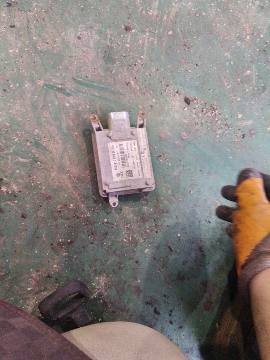 4L0910568D Lane Change Assist Control Unit, Left
